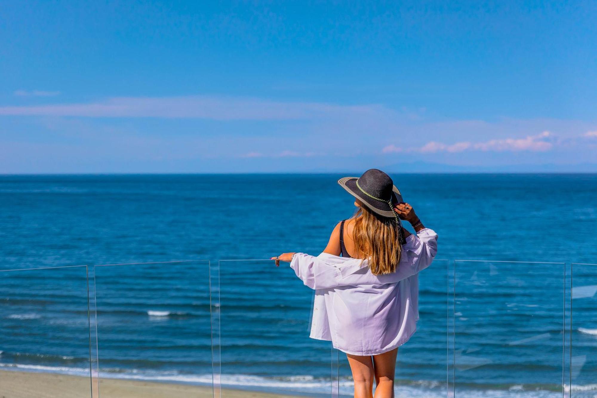 Panorama Suites & Spa - Adults Only Stómion الغرفة الصورة