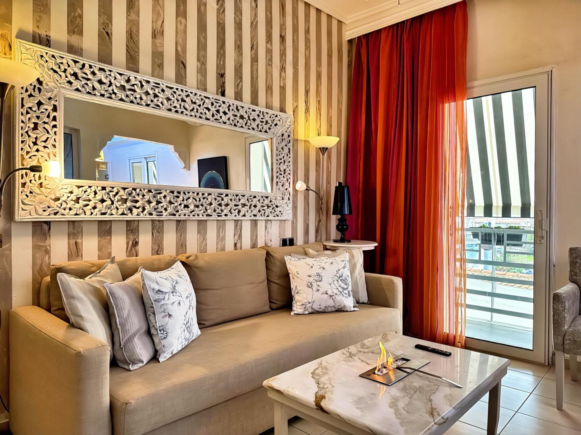 Panorama Suites & Spa - Adults Only Stómion الغرفة الصورة